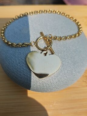 18k Gold Heart Toggle Charm Bracelet